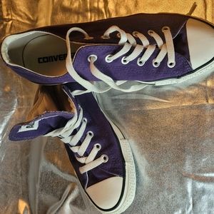 WOMENS PURPLE CONVERSE SIZE 9